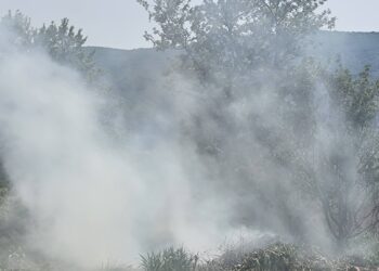 Άμεση κινητοποίηση για φωτιά στο Ζευγαράκι Αγρινίου – Συνδρομή Δήμου και Πυροσβεστικής