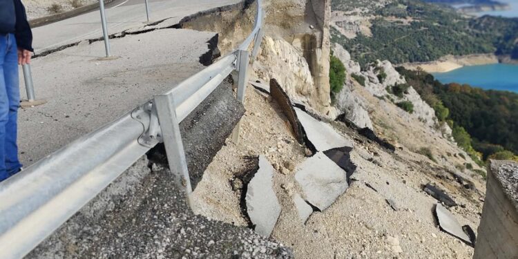 Βάλτος: 6 μήνες αποκλεισμένος ο δρόμος Αλευράδα – Γέφυρα Τατάρνας λόγω καθίζησης – Ανησυχία και αγανάκτηση στους κατοίκους
