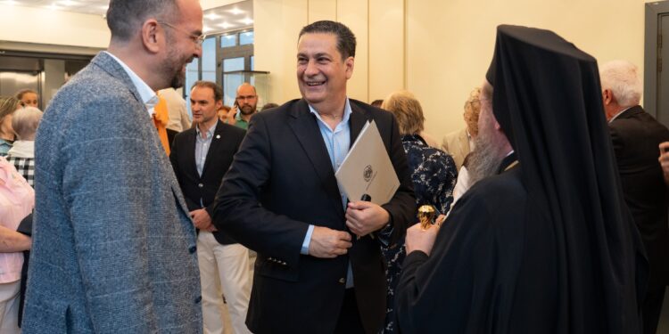Αγρίνιο: Σε κλίμα βαθιάς συγκίνησης η βραδιά τιμής για τον Νίκο Γράψα – Το όνομά του δόθηκε στην αίθουσα του Παπαστρατείου