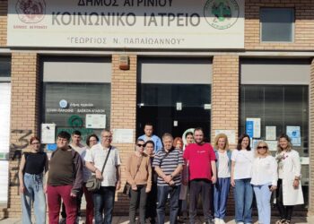 Με χαμόγελα και αγκαλιές η επίσκεψη των παιδιών της «Ηλιαχτίδας» στο Κοινωνικό Ιατρείο Αγρινίου