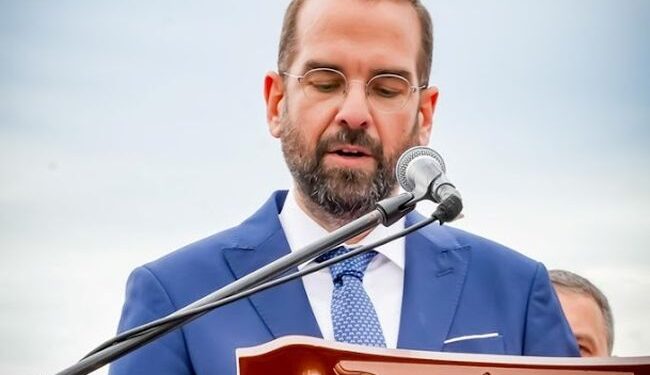 Ο Νεκτάριος Φαρμάκης στην τελετή υποδοχής της Ιεράς Εικόνας της Παναγίας «Άξιον Εστί»