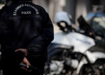 Αγρίνιο: Πιάστηκαν δύο άνδρες για διακίνηση ναρκωτικών και παράνομη οπλοκατοχή μέσα σε κατάστημα