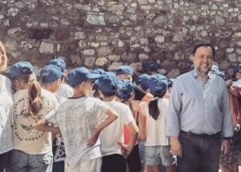 Όταν η πολιτική συναντά την πράξη…