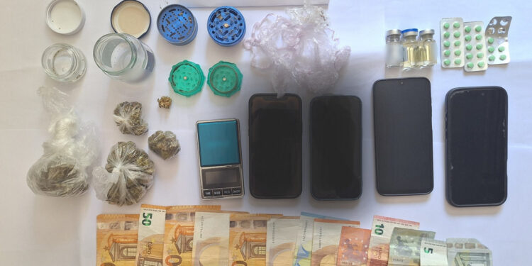 Συλλήψεις για διακίνηση ναρκωτικών στη Ναύπακτο – Στις έρευνες συμμετείχε και ο «Sporty» (ΦΩΤΟ)