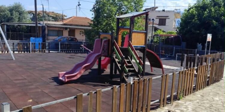 Βανδαλισμοί σε παιδική χαρά και γηπεδάκι στο Παναιτώλιο