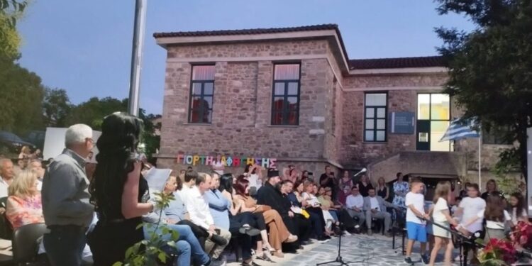 Γιορτή Αφήγησης 2026: Μια βραδιά γεμάτη συγκίνηση, βραβεύσεις και σχολικές αναμνήσεις με πρωταγωνιστές παππούδες, γιαγιάδες και παιδιά