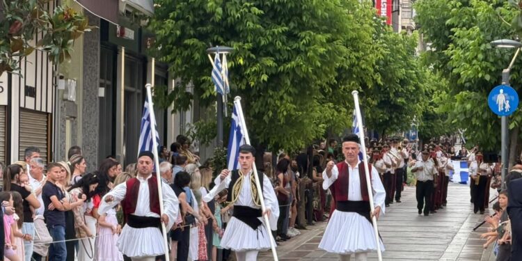 Με λαμπρότητακαι υπερηφάνεια η παρέλαση για την επέτειο της Απελευθέρωσης του Αγρινίου (ΦΩΤΟ – ΒΙΝΤΕΟ)