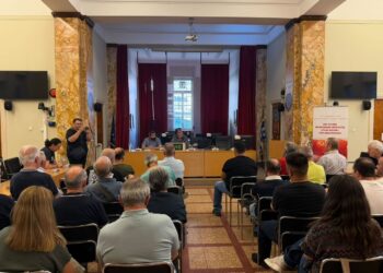 Το ΚΚΕ συζήτησε στο Αγρίνιο τις εξελίξεις για τους επαγγελματίες και το κάλεσμα για την «ανατροπή»(BINTEO-ΦΩΤΟ)