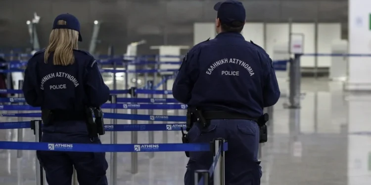 Αεροδρόμιο «Ελευθέριος Βενιζέλος»: Χειροπέδες σε 32χρονο με χιλιάδες πακέτα τσιγάρων