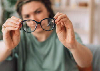 Μυωπία μετά τα 40: Οι σύγχρονες λύσεις με λέιζερ και ενδοφακούς αλλάζουν τα δεδομένα