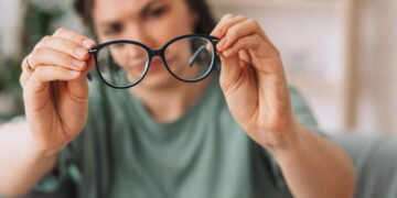 Μυωπία μετά τα 40: Οι σύγχρονες λύσεις με λέιζερ και ενδοφακούς αλλάζουν τα δεδομένα