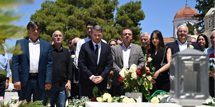 Τριάντα χρόνια χωρίς τον Ανδρέα Παπανδρέου – Φόρος τιμής από τον Νίκο Ανδρουλάκη και στελέχη του ΠΑΣΟΚ