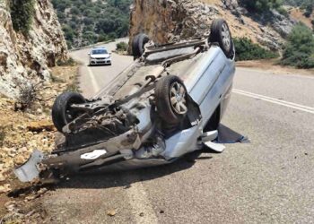 Τροχαίο στον δρόμο Αστακού – Μύτικα: Αυτοκίνητο ανατράπηκε στο οδόστρωμα – Στο Κέντρο Υγείας ο οδηγός