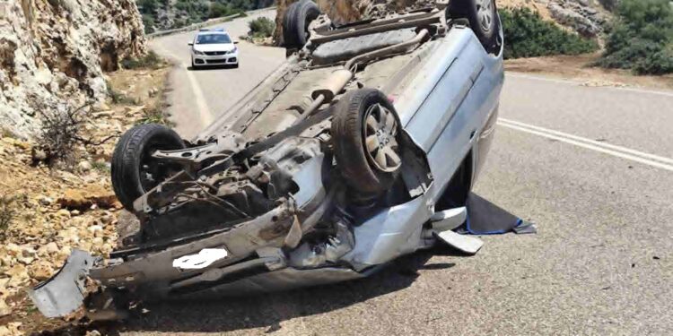 Τροχαίο στο δρόμο Αστακού – Μύτικα: Αυτοκίνητο ανατράπηκε, στο Κέντρο Υγείας ο οδηγός (ΦΩΤΟ)