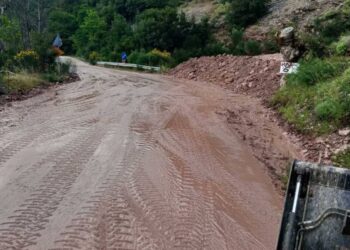 Άμεση παρέμβαση της Περιφέρειας μετά την κακοκαιρία στη Χούνη – Αποκαταστάθηκε η κυκλοφορία στον δρόμο Αγρινίου – Καρπενησίου