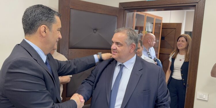 Στο Δημαρχείο Αγρινίου ο Βασίλης Σπανάκης – Συνάντηση με Παπαναστασίου μετά τις επαφές με τους φορείς (ΦΩΤΟ – ΒΙΝΤΕΟ)