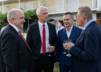  Αναζητούν βαριά ονόματα ενόψει εκλογών