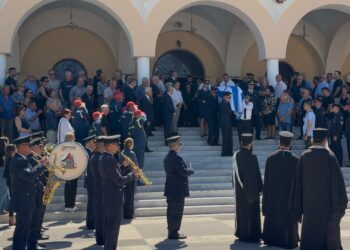 Σπάραξε το Αγρίνιο για τον Κωνσταντίνο Λαιμοδέτη – Το τελευταίο αντίο στον 27χρονο αξιωματικό της Πυροσβεστικής που έφυγε υπηρετώντας το καθήκον