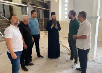 Στον Αστακό ο Περιφερειάρχης Νεκτάριος Φαρμάκης συνοδευόμενος από τον Αντιπεριφερειάρχη Θανάση Μαυρομμάτη.