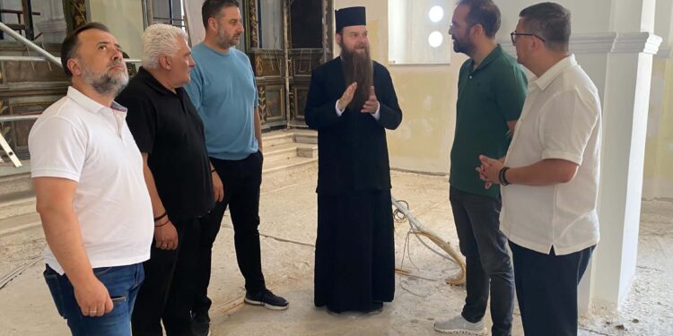 Στον Αστακό ο Περιφερειάρχης Νεκτάριος Φαρμάκης συνοδευόμενος από τον Αντιπεριφερειάρχη Θανάση Μαυρομμάτη.