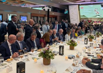 Συζήτηση του Κυριάκου Μητσοτάκη με την Ρομπέρτα Μέτσολα-Δεξίωση