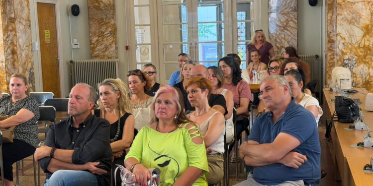 Συγκέντρωση εργαζομένων ΕΣΠΑ από πέντε Δήμους στο Αγρίνιο (βίντεο-φωτο)