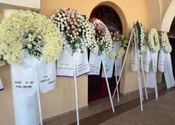 Σπάραξε το Αγρίνιο για τον Κωνσταντίνο Λαιμοδέτη – Το τελευταίο αντίο στον 27χρονο αξιωματικό της Πυροσβεστικής που έφυγε υπηρετώντας το καθήκον