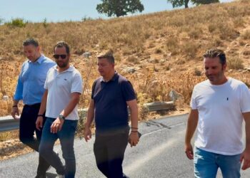 Ξεκίνησαν οι ασφαλτοστρώσεις στον δρόμο Πλατυγιάλι – Αστακός – Επί τόπου Μαυρομμάτης και Τριανταφυλλάκης