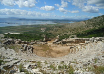 «Η Προσευχή της Θάλασσας» στο αρχαίο θέατρο της Πλευρώνας