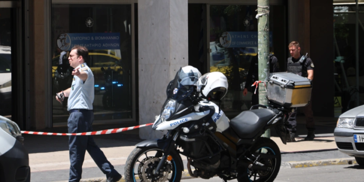Τηλεφώνημα για βόμβα στο προξενείο της Γαλλίας και το ΕΒΕΑ στο κέντρο της Αθήνας