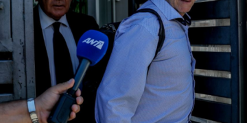 Δίκη Λιγνάδη: «Έμεινα γιατί δεν είχα πού να πάω» – Η κατάθεση του πρώτου μάρτυρα στο Εφετείο