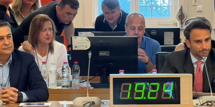 Αγρίνιο: Νέα θητεία για το Προεδρείο του Δημοτικού Συμβουλίου – Ποιοι εξελέγησαν στη Δημοτική Επιτροπή