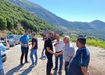 Φαρμάκης και Μαυρομμάτης στην ορεινή Ναυπακτία – Επιθεώρησαν το έργο ασφαλτόστρωσης και τον νέο χώρο αναψυχής στην Ελευθέριανη