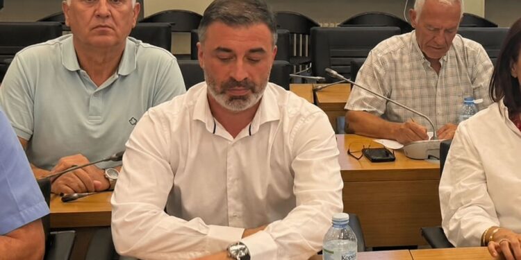 Οι καρέκλες αλλάζουν, το έργο μένει…