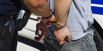 Βόνιτσα: Καταζητούνταν για υπόθεση ναρκωτικών, συνελήφθη και οδηγείται στη φυλακή