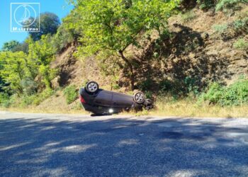 Τροχαίο με εγκλωβισμό γυναίκας κοντά στο Χαλκιόπουλο – Το αμάξι έμεινε ανάποδα! (ΦΩΤΟ)