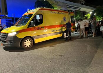 Αγρίνιο: Αναστάτωση στην Παπαστράτου από σοβαρό τροχαίο – Δίκυκλο παρέσυρε πεζό (ΦΩΤΟ)