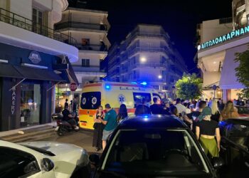 Αγρίνιο: Αναστάτωση στην Παπαστράτου από σοβαρό τροχαίο – Δίκυκλο παρέσυρε πεζό (ΦΩΤΟ)