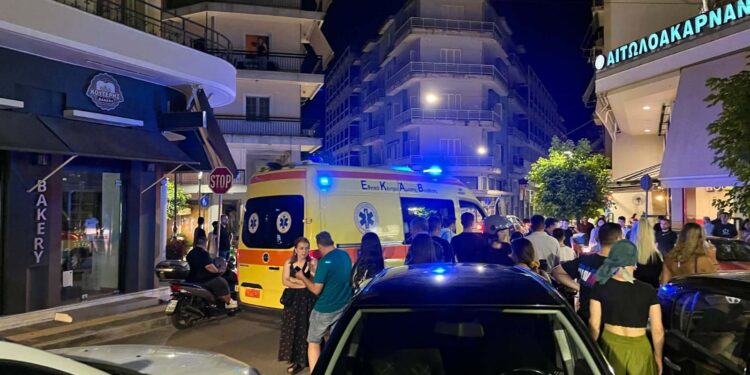Αγρίνιο: Αναστάτωση στην Παπαστράτου από σοβαρό τροχαίο – Δίκυκλο παρέσυρε πεζό (ΦΩΤΟ)