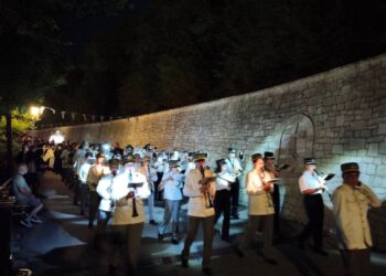 Μεσολογγίτικες νότες στην Παναγία Προυσιώτισσα – Η Φιλαρμονική «Χρήστος Καψάλης» στη νυχτερινή λιτάνευση της Ιεράς Εικόνα