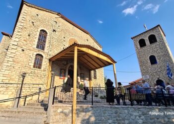 Αναστάσιμος Εσπερινός στην Παλαιοκαρυά Τριχωνίδος