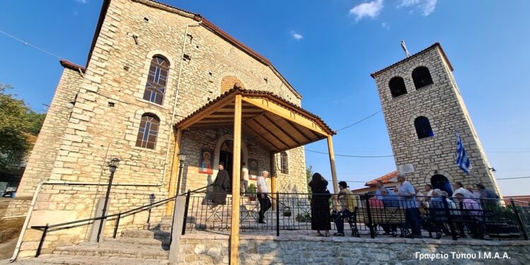 Αναστάσιμος Εσπερινός στην Παλαιοκαρυά Τριχωνίδος