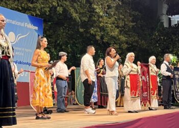 Αγρίνιο: Ξεκίνησε το 21ο Διεθνές Φεστιβάλ Παραδοσιακών Χορών – Μια πόλη στον ρυθμό της παράδοσης