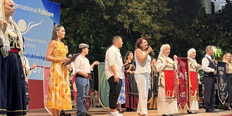 Αγρίνιο: Ξεκίνησε το 21ο Διεθνές Φεστιβάλ Παραδοσιακών Χορών – Μια πόλη στον ρυθμό της παράδοσης