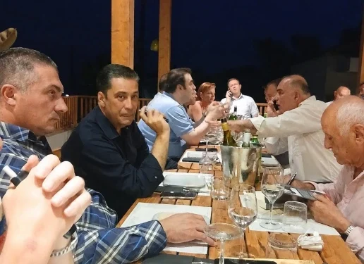 Στην Πάλαιρο γιόρτασε τα 43α γενέθλιά του ο Κυριάκος Πιερρακάκης – Ποιοι βρέθηκαν στο πλευρό του