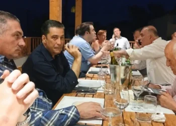 Στην Πάλαιρο γιόρτασε τα 43α γενέθλιά του ο Κυριάκος Πιερρακάκης – Ποιοι βρέθηκαν στο πλευρό του