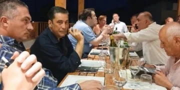 Στην Πάλαιρο γιόρτασε τα 43α γενέθλιά του ο Κυριάκος Πιερρακάκης – Ποιοι βρέθηκαν στο πλευρό του