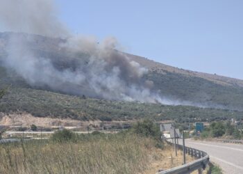 Μεγάλη φωτιά στη Στάνο Αμφιλοχίας – Μάχη της Πυροσβεστικής για να περιοριστεί
