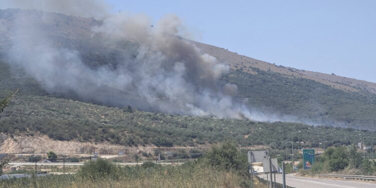 Μεγάλη φωτιά στη Στάνο Αμφιλοχίας – Μάχη της Πυροσβεστικής για να περιοριστεί (βιντεο-φωτο)