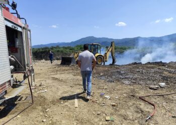 Φωτιά στο Ζευγαράκι: «Χθες καθαρίσαμε τον χώρο, σήμερα κάποιοι πέταξαν μπάζα και έβαλαν φωτιά» – Γ. Βασιλείου